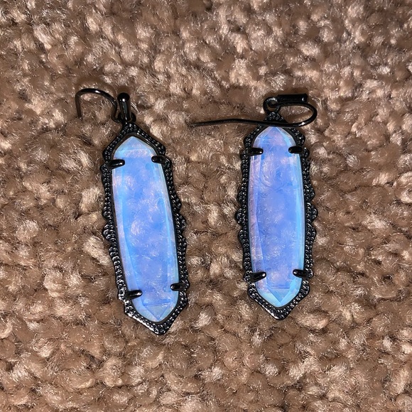 Kendra Scott Francie iridescent gun metal earrings - Picture 1 of 1